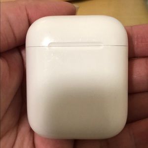 APPLE AIRPOD CHARGING CASE